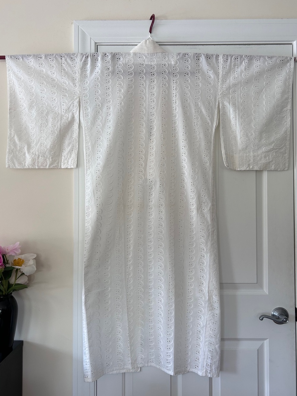 White Cotton Eyelet Nagajuban Kimono with Silk Obijime Waist Cord - Picture 4 of 8